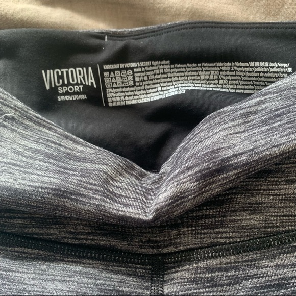3/ $25 Victoria secret Victoria sport crop leggings - Picture 5 of 5